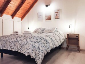 1 bedroom, travel crib, free WiFi, bed sheets