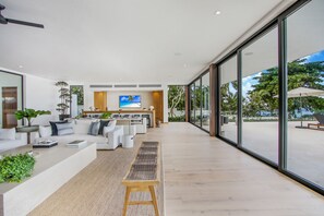 Villa | 12 bedrooms - Luxurious 12-bedroom Oceanfront Villa With Private Chef Butler Private Beach in Casa de Campo Resort (La Romana)