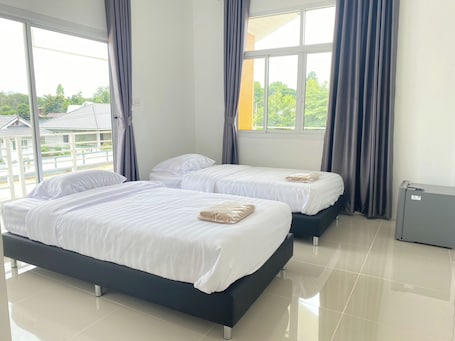 Deluxe Twin Room, Mountain View | Blackout drapes, free WiFi, bed sheets