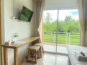 Deluxe Triple Room, Mountain View | Blackout drapes, free WiFi, bed sheets - Dino Homestay (Mae Taeng)