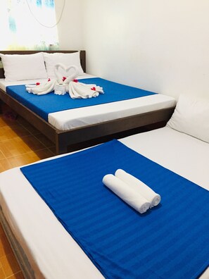 Hypo-allergenic bedding, desk, laptop workspace, free WiFi - Bebs and Jocel Apartment (Panglao)