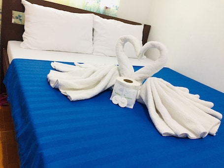 Ropa de cama hipoalergénica y escritorio