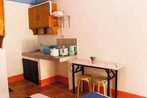 Economy Room | Private kitchen - Bebs and Jocel Apartment (Panglao)