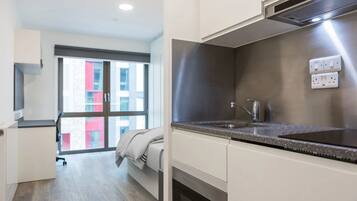 Deluxe Studio | Private kitchen