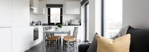 Shared kitchen - For Students Only Chic Studios and Ensuites at Chapter Highbury II in London (London)