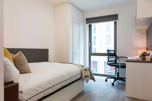 Estudio estándar | Tabla de planchar con plancha, wifi gratis, ropa de cama