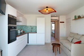 Refrigerador, microondas, horno y lavavajillas 
