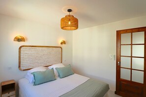 1 habitación, tabla de planchar con plancha, wifi gratis y ropa de cama 