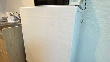 Economy Apartment | Private kitchen | Fridge, microwave, stovetop, electric kettle