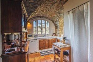 Apartamento, vista para o mar | Cozinha privada | Chaleira elétrica, torradeira