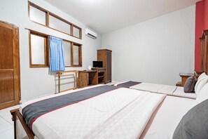 Family Room | Egyptian cotton sheets, premium bedding, laptop workspace, free WiFi - Collection O Tasikmalaya Near Stadium Wiradadaha Formerly Hotel Abadi (Tasikmalaya)