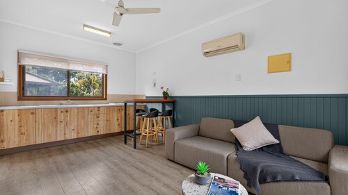 Treetop Retreat Cottage | Peaceful Metung Escape