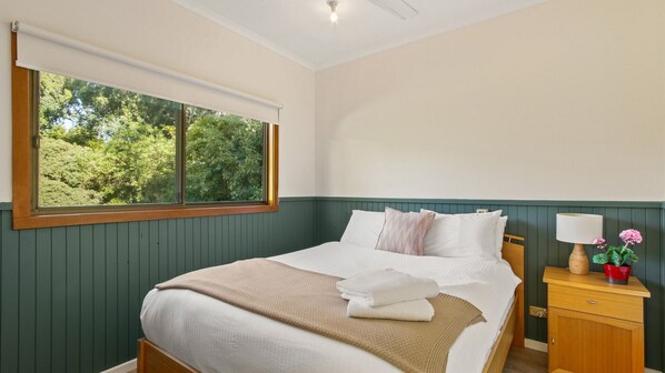 1 bedroom, iron/ironing board, free WiFi