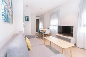 Standard Apartment | Living area | TV - Sholeo Lodges Santa Catalina Flats (Las Palmas de Gran Canaria)