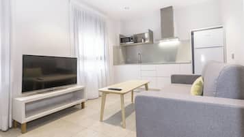 Standard Apartment | Private kitchen | Coffee/tea maker, full-sized fridge, microwave, stovetop