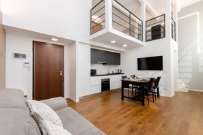 TV, fireplace - VivimiHome - Alexander Suite Milano (Milano)