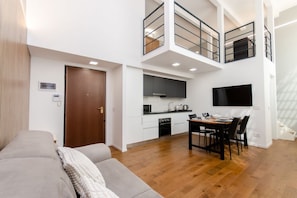 TV, fireplace - VivimiHome - Alexander Suite Milano (Milano)