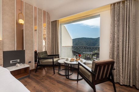 Junior Suite | 1 bedroom, soundproofing, free WiFi