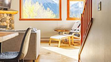 TV, fireplace, offices