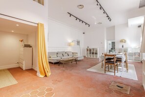 Living area - Loft Lumineux Authentique Le Marais (Paris)