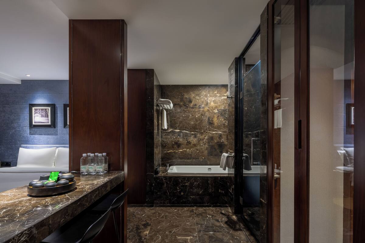 Signature Room, City View | Bathroom | Hair dryer, slippers, towels, shampoo