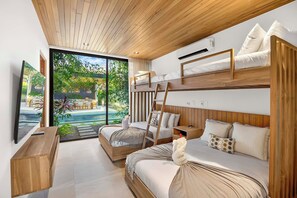 5 Schlafzimmer, Schreibtisch, Bügeleisen/Bügelbrett, Reisekinderbett