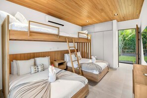 5 Schlafzimmer, Schreibtisch, Bügeleisen/Bügelbrett, Reisekinderbett