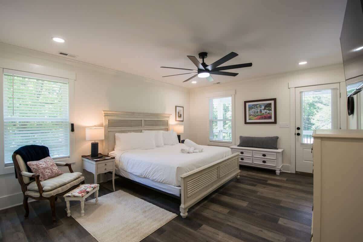 3 bedrooms, desk, iron/ironing board, WiFi