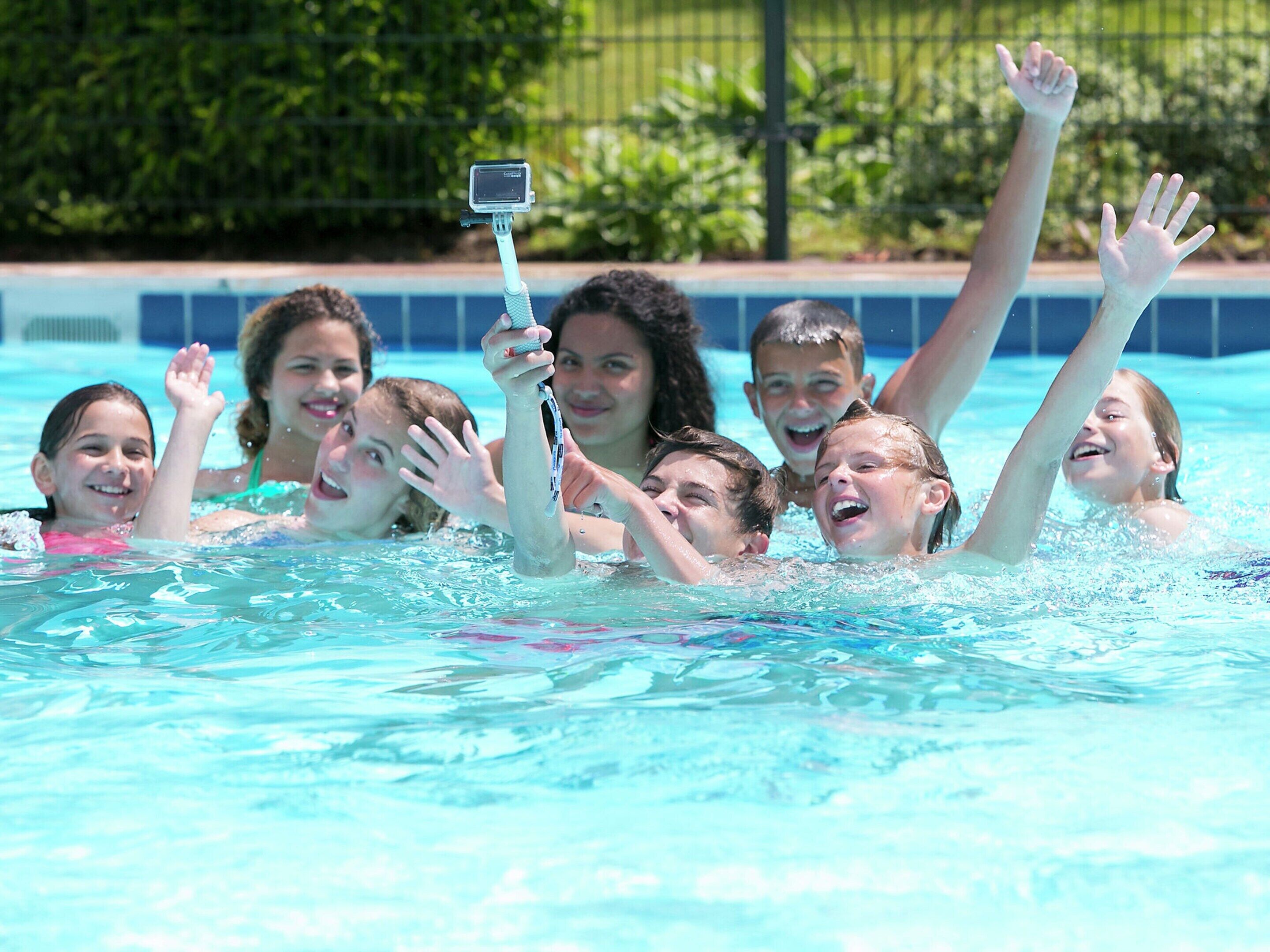 Tent | Zwembad | Een binnenzwembad, een buitenzwembad