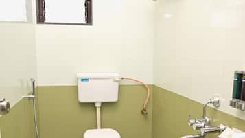 Superior Twin Room | Bathroom | Soap, shampoo