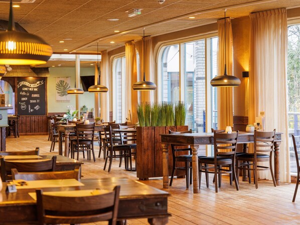 Dining - Stylish Borger Bungalow (Borger)