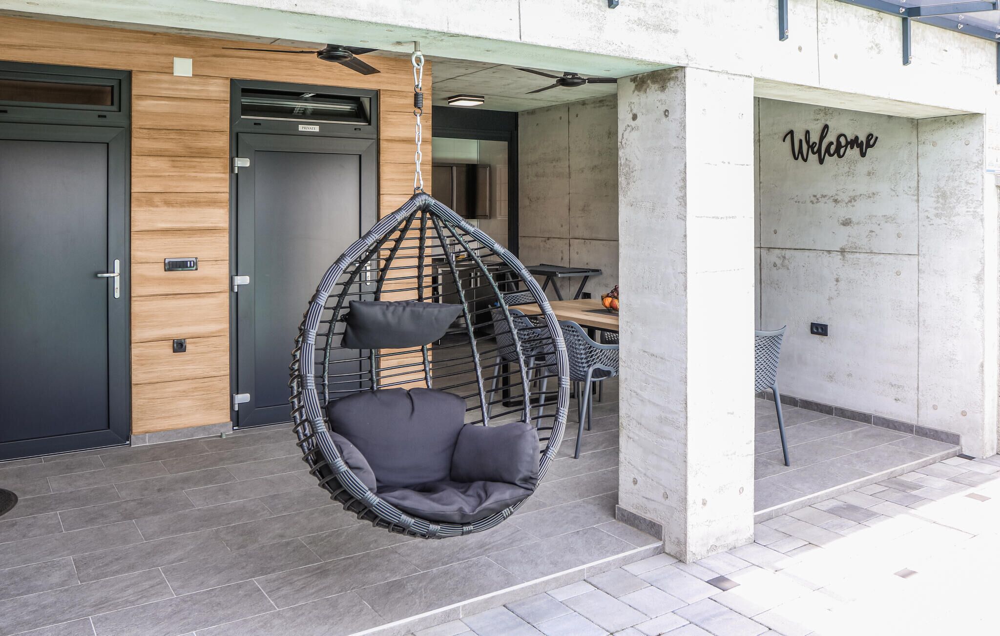 屋外ダイニングエリア