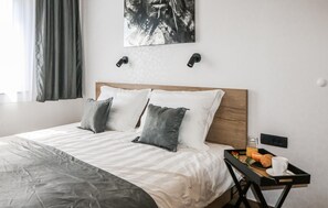 2 chambres, coffres-forts dans les chambres, lit parapluie