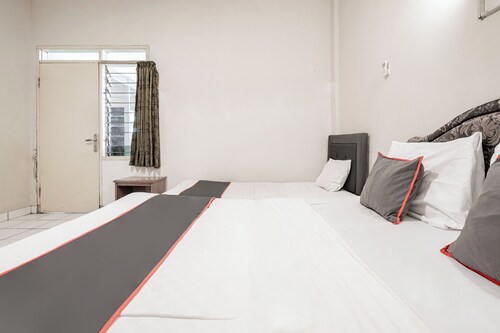 Collection O Hotel Sanira