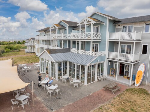 Villa in Hellevoetsluis Near North Sea Beach