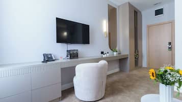 1 bedroom, minibar, in-room safe, desk