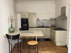 Fridge, microwave, oven, dishwasher