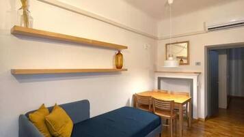 Estudio estándar | Zona de estar | Una televisión