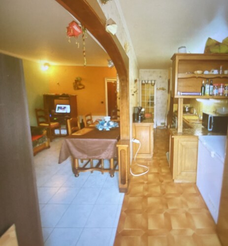 Bonjour je loue une chambre tout meublé dans un appartement très calme.