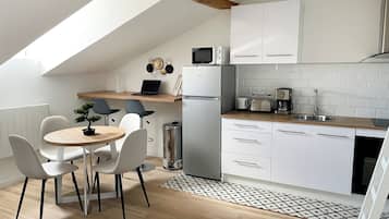 Microwave, oven, stovetop, coffee/tea maker