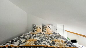 1 habitación, escritorio, tabla de planchar con plancha y wifi