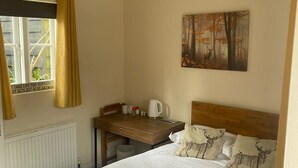 Chambre Confort double | Fer et planche à repasser, literie fournie