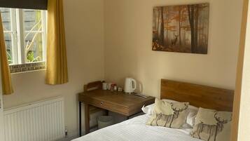 Iron/ironing board, bed sheets