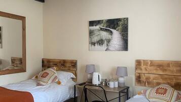 Iron/ironing board, bed sheets