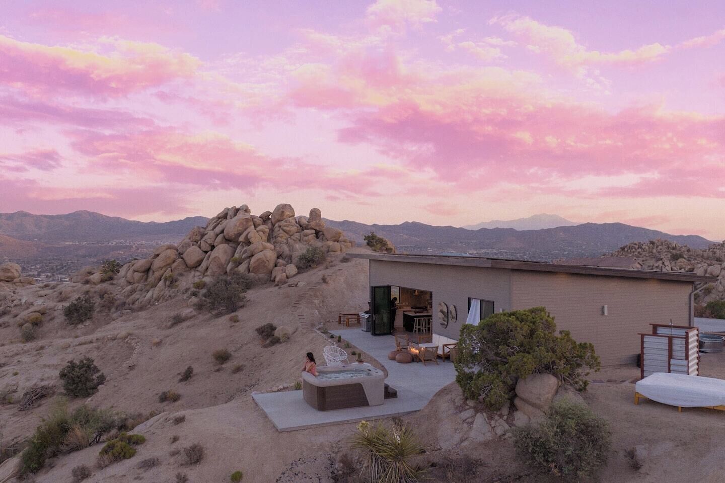 Fox Inn:  Epic Views, Hot Tub, Cowboy Tub, Grill
