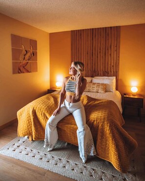 2 bedrooms, iron/ironing board, travel cot, WiFi