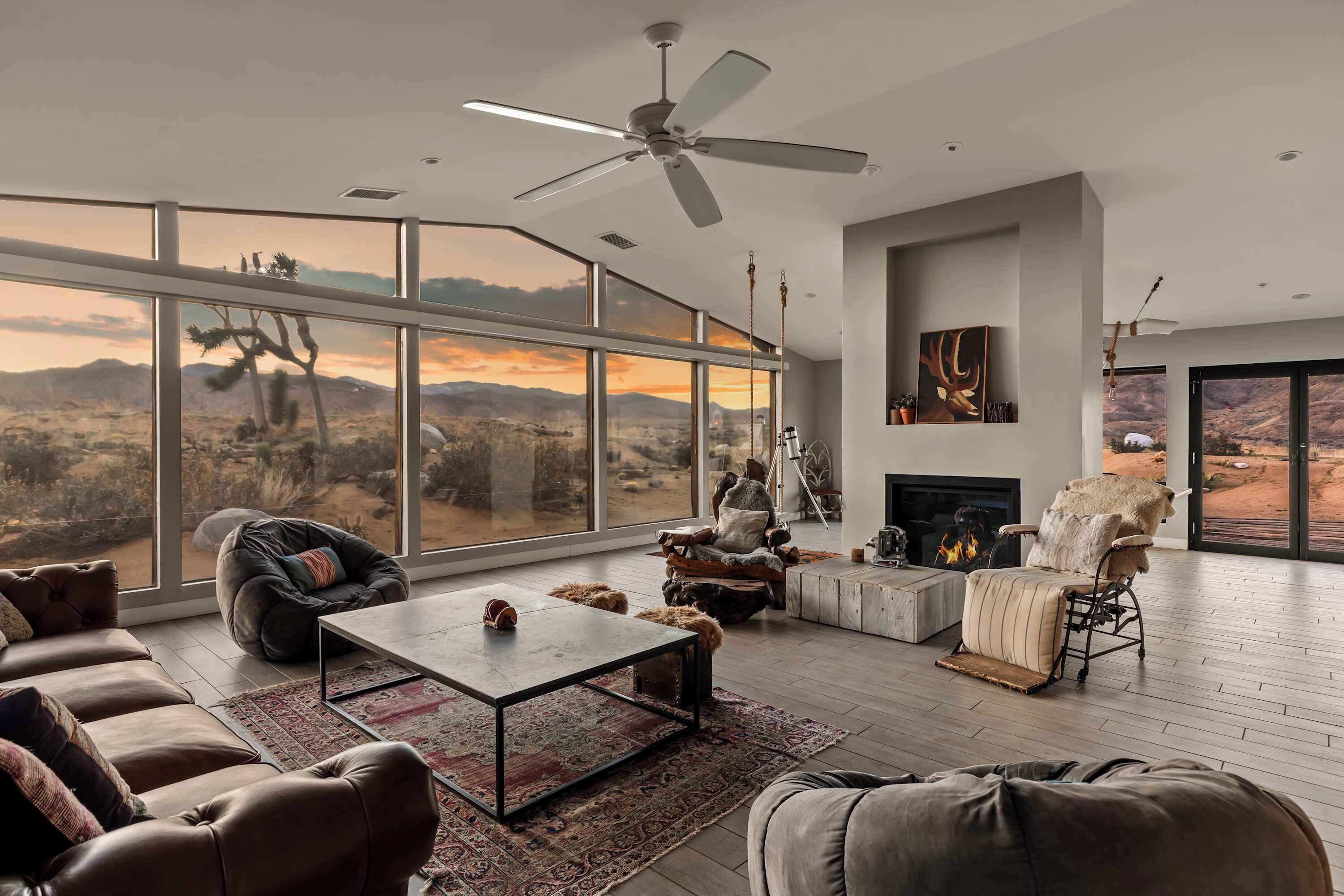 TV, caminetto, studio