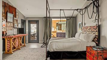 5 bedrooms, iron/ironing board, travel cot, WiFi