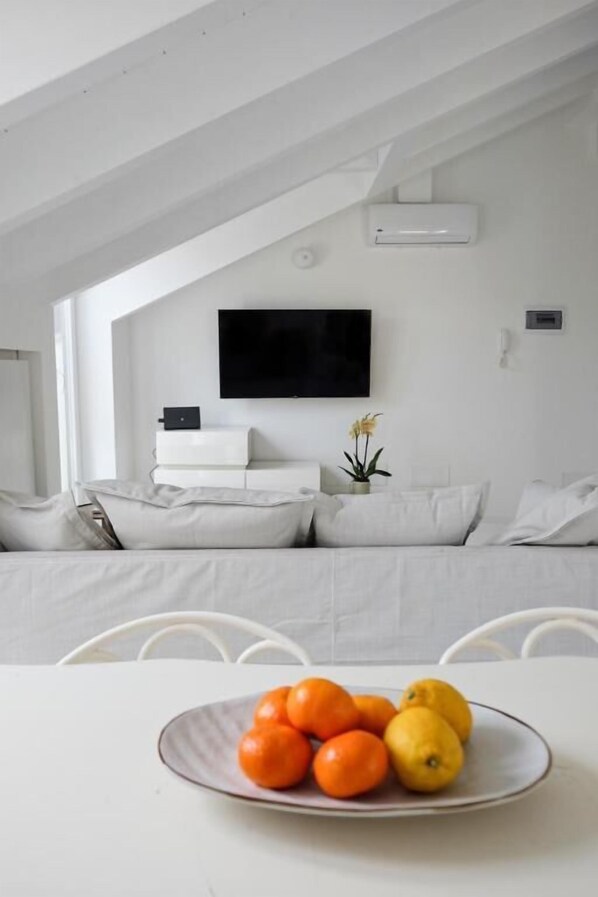 Giuseppe | Living area | Plasma TV, streaming services - Maison City Life Apartments (Milan)