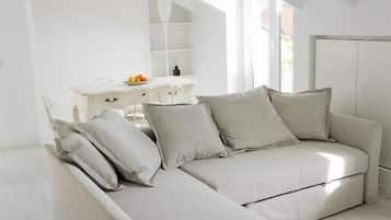 Giuseppe | Living area | Plasma TV, streaming services